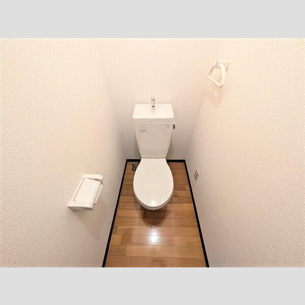 トイレ (トイレ)