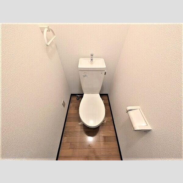 トイレ (トイレ)