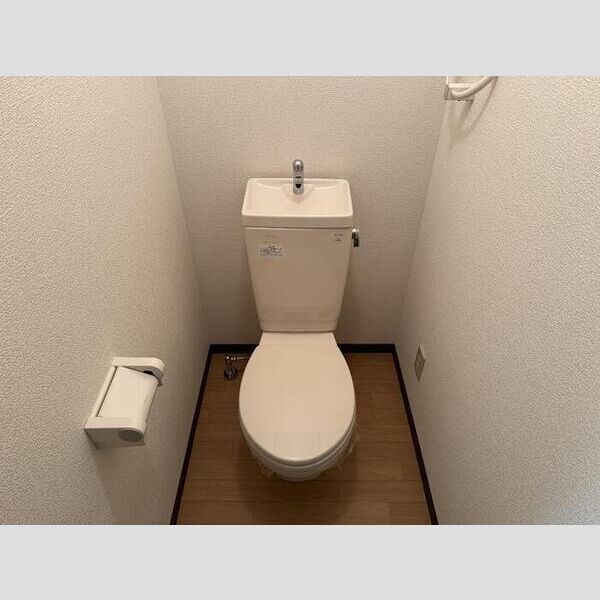 トイレ (トイレ)