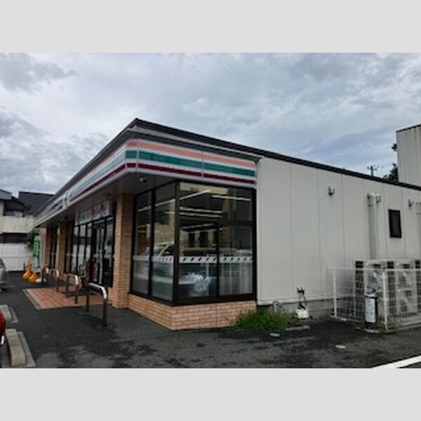 現地周辺 (セブンイレブン豊川八幡駅前店689m徒歩7分)