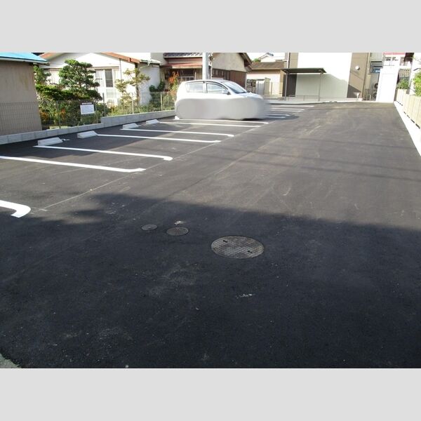 駐車場 (並列7台)