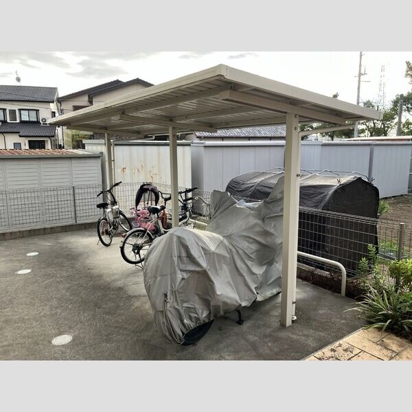 現地周辺 (駐輪場)
