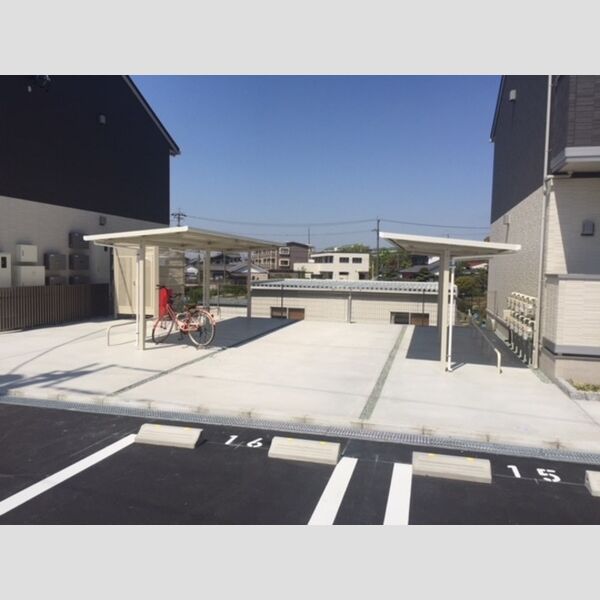 現地周辺 (駐輪場)