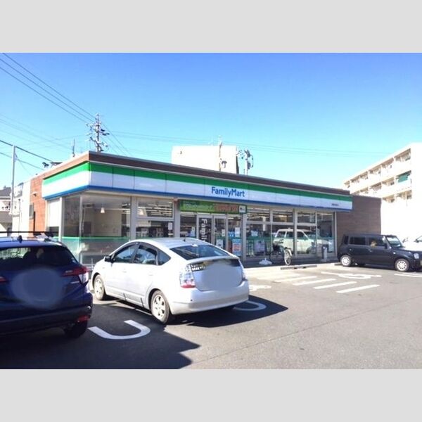 現地周辺 (コンビニエンスストア)