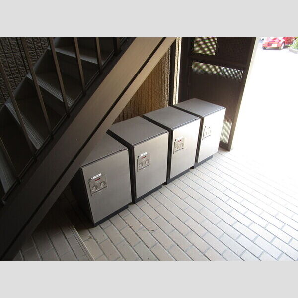 エントランス (宅配ボックス)