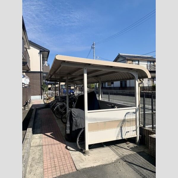 現地周辺 (駐輪場)