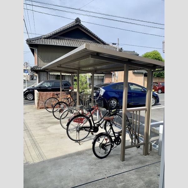 現地周辺 (駐輪場)