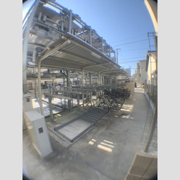 現地周辺 (駐輪場)