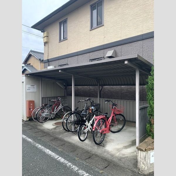 現地周辺 (駐輪場)