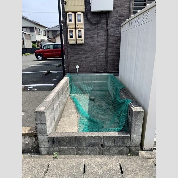 現地周辺 (ゴミ置き場)