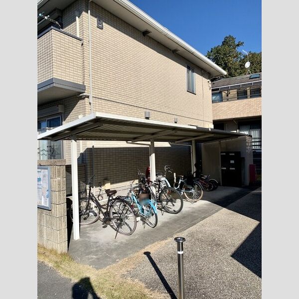 現地周辺 (駐輪場)
