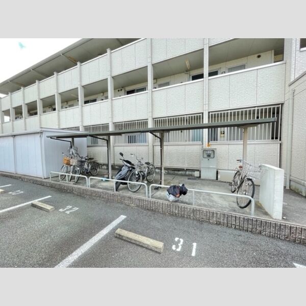 現地周辺 (駐輪場)