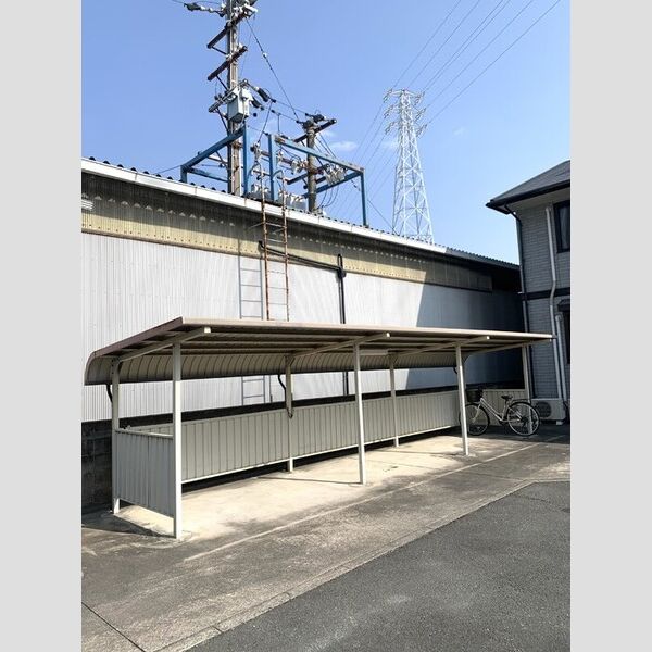 現地周辺 (駐輪場)