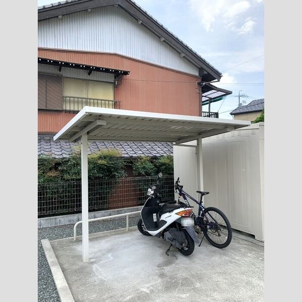 現地周辺 (駐輪場)