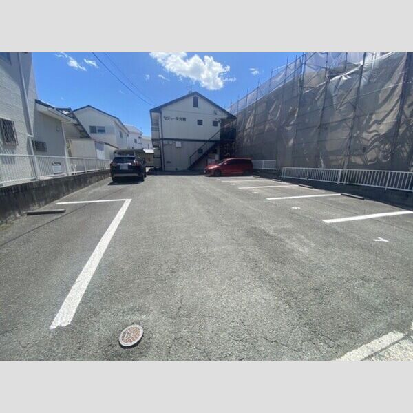 駐車場 (駐車場)