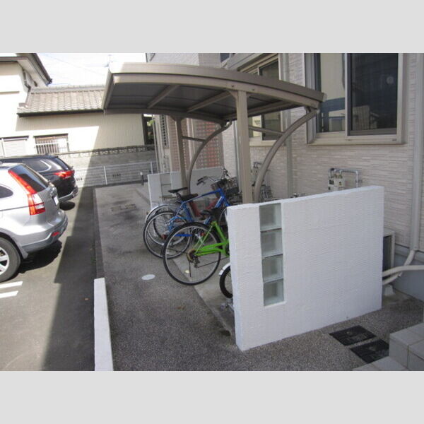 現地周辺 (駐輪場)