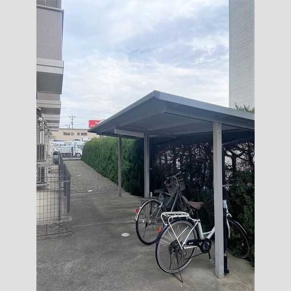 現地周辺 (駐輪場)
