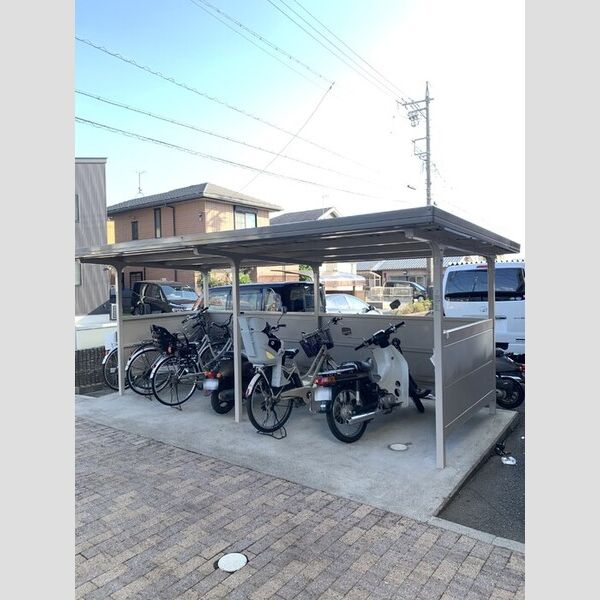 現地周辺 (駐輪場)