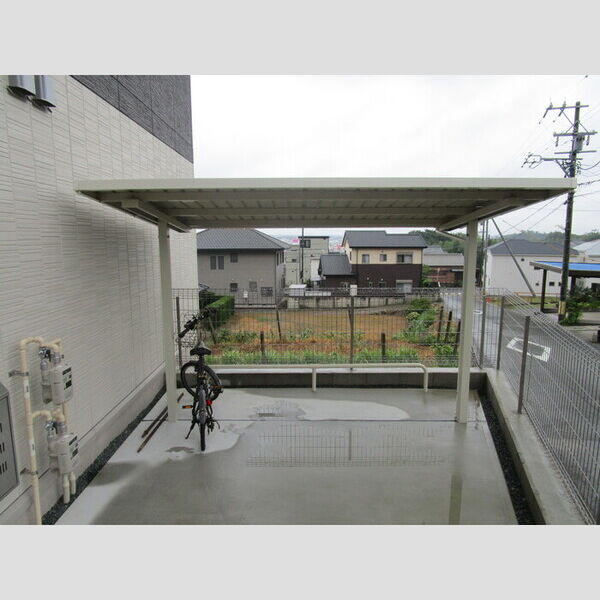 現地周辺 (駐輪場)