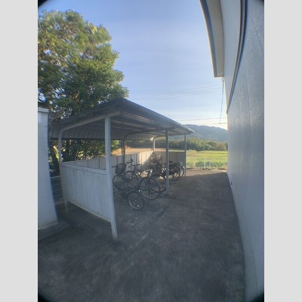 現地周辺 (駐輪場)