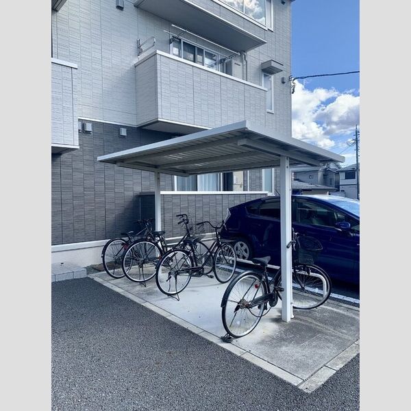 現地周辺 (駐輪場)