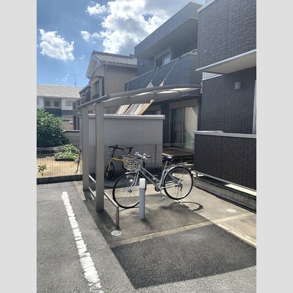 現地周辺 (駐輪場②)