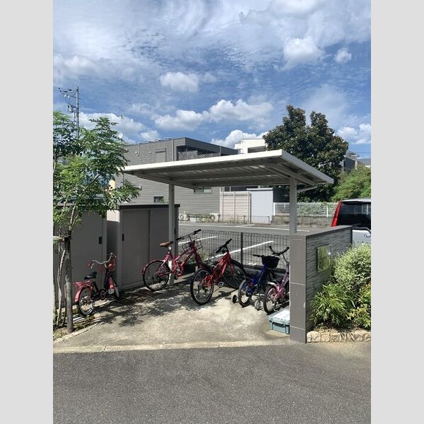 現地周辺 (駐輪場①)