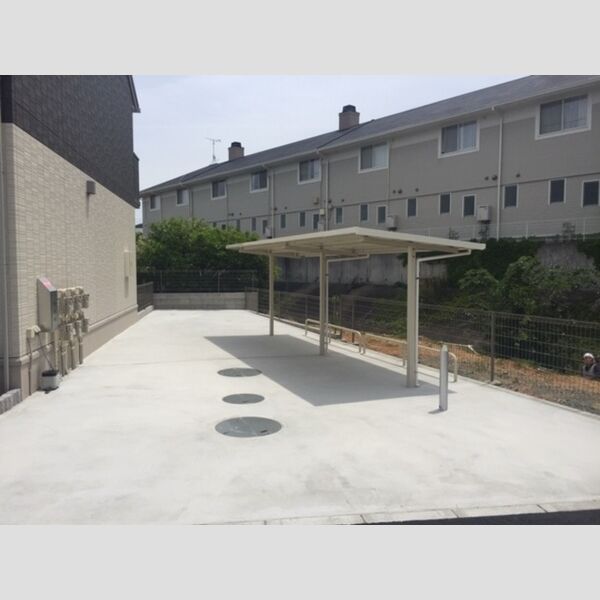 現地周辺 (駐輪場)