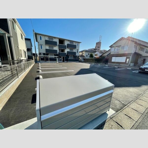 駐車場 (駐車場　ゴミステーション付)