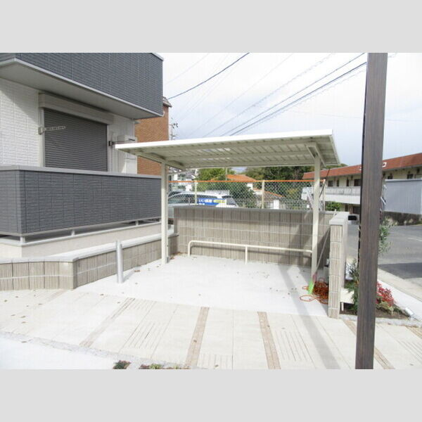 現地周辺 (駐輪場)