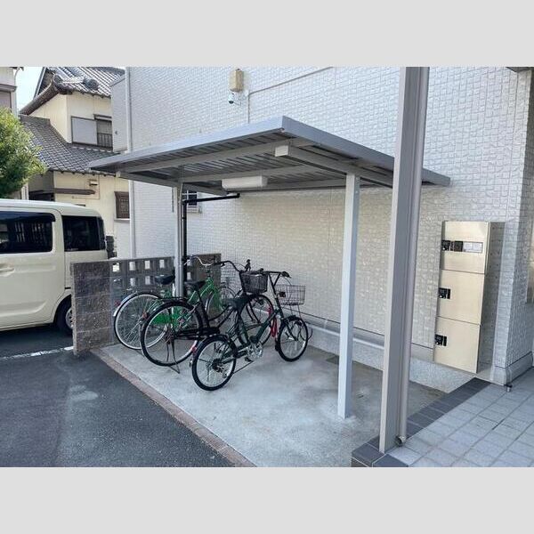 現地周辺 (駐輪場)