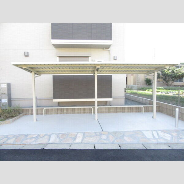 現地周辺 (駐輪場)