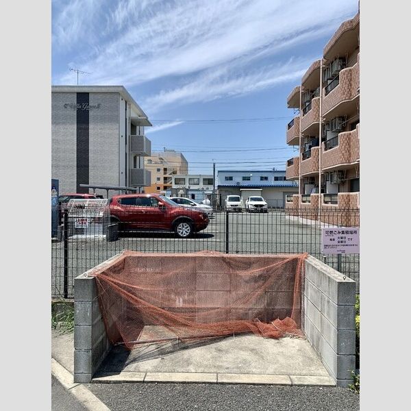 現地周辺 (ゴミステーション)