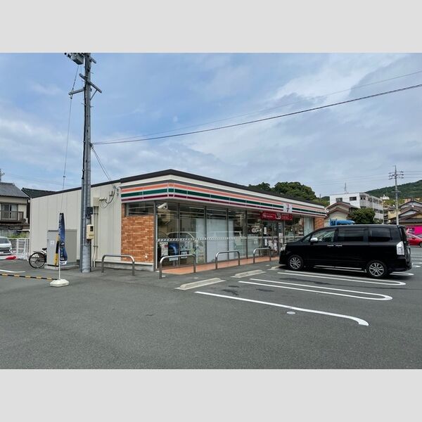 現地周辺 (コンビニ)