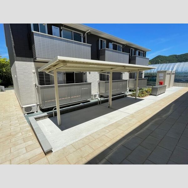 現地周辺 (駐輪場)