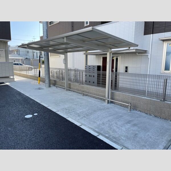 現地周辺 (駐輪場)