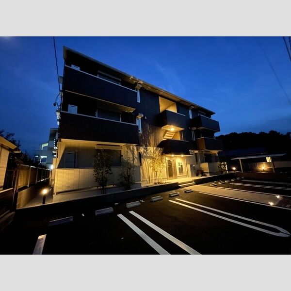 建物外観 (外観(夜間))