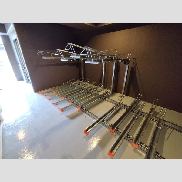 現地周辺 (駐輪場)