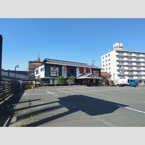 現地周辺 (カルビ一丁　花田店(555m))