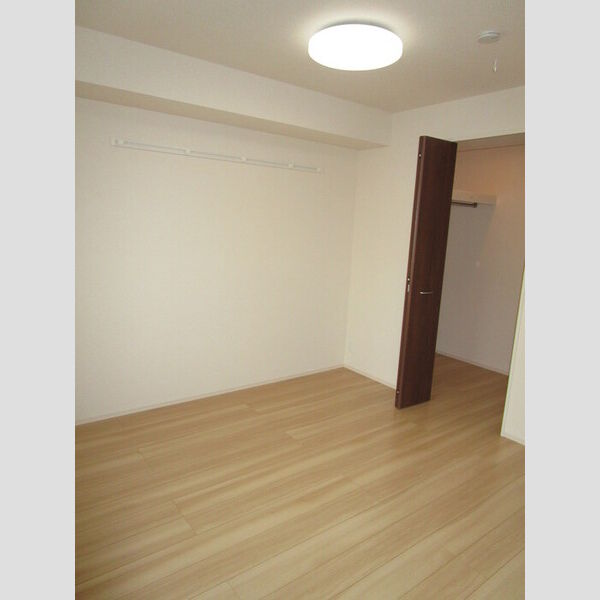 その他 (5.4帖の洋室です!)