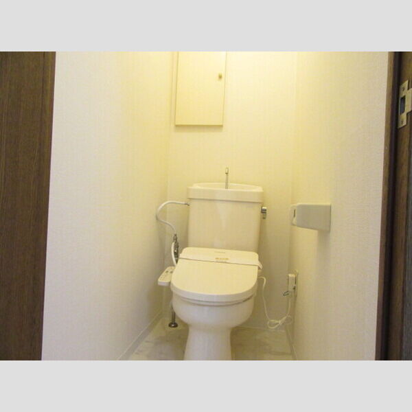 トイレ (トイレ)