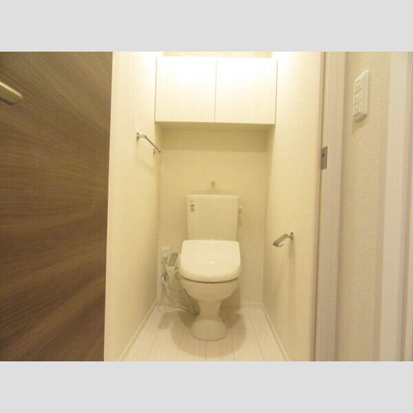 トイレ (トイレ)