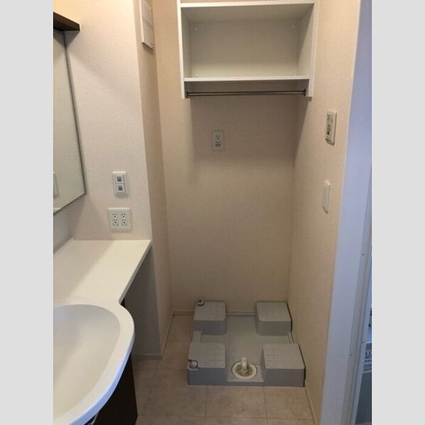 洗面所 (洗濯機置き場)
