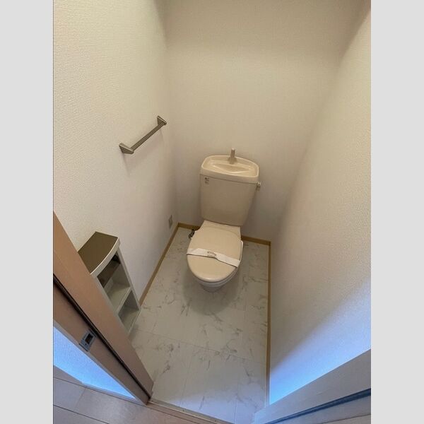 トイレ (トイレ)