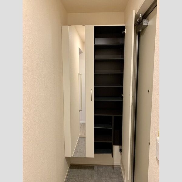 玄関 (シューズクローク)
