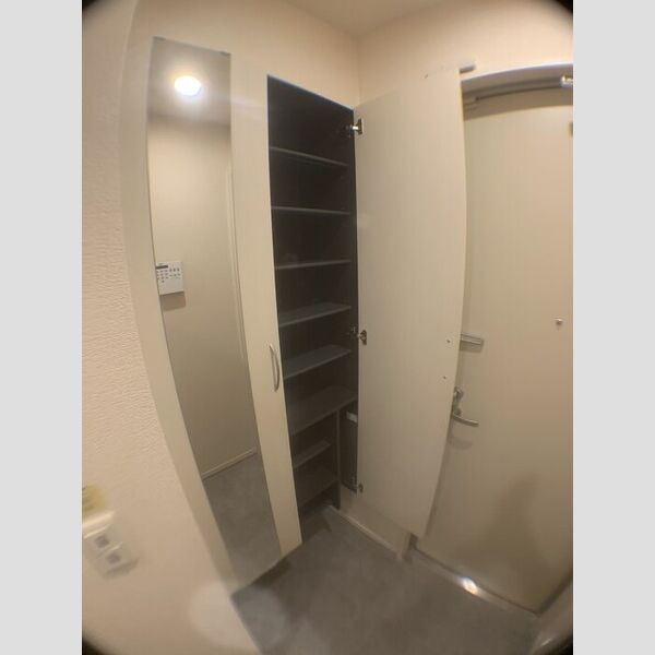 玄関 (シューズクローク)