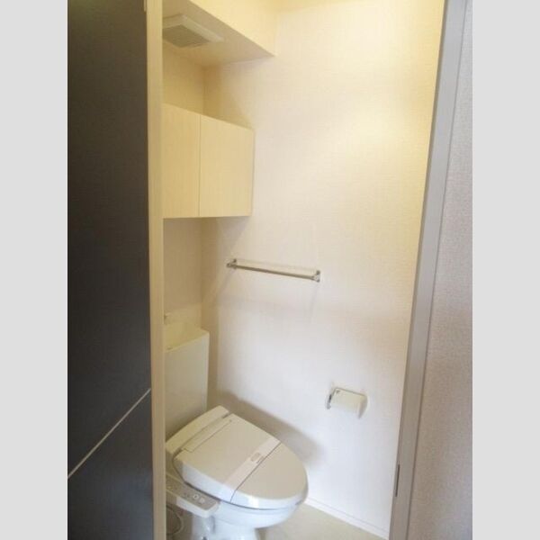 トイレ (トイレ)