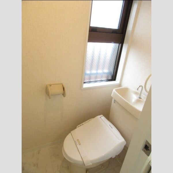 トイレ (トイレ)