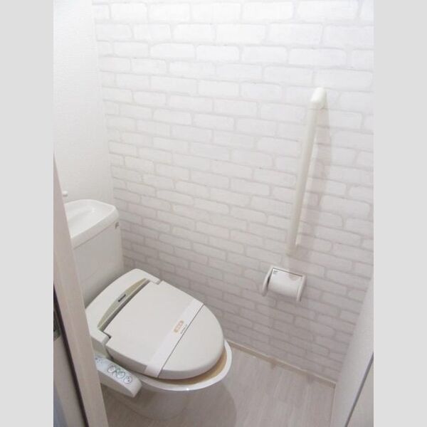 トイレ (トイレ)