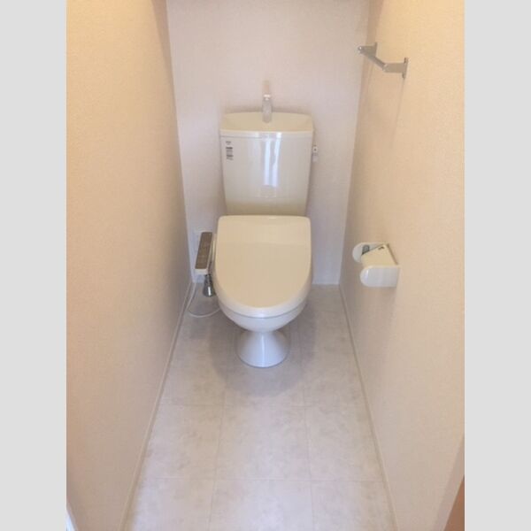 トイレ (トイレ)